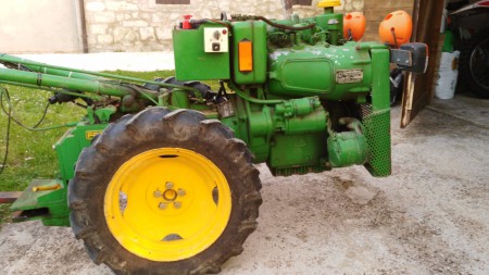 Vecchio motocoltivatore